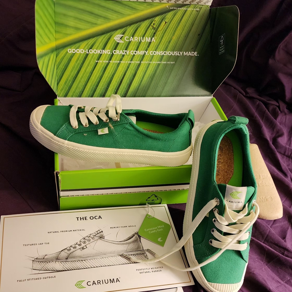 Cariuma Green and White Sneakers 8.5 Med